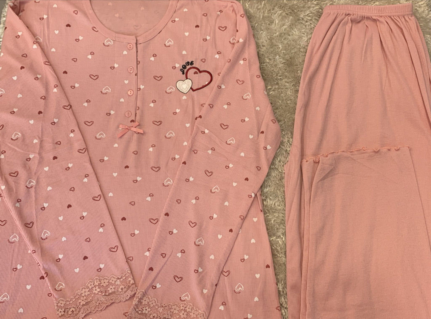 pigiama  donna calibrato con apertura  4 bottoncini a costine  fantasia cuori