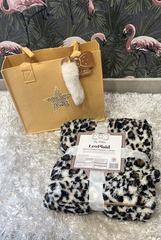 Plaid in flanella stampato leopardato  Misura piccola  Con borsa e charm in omaggio