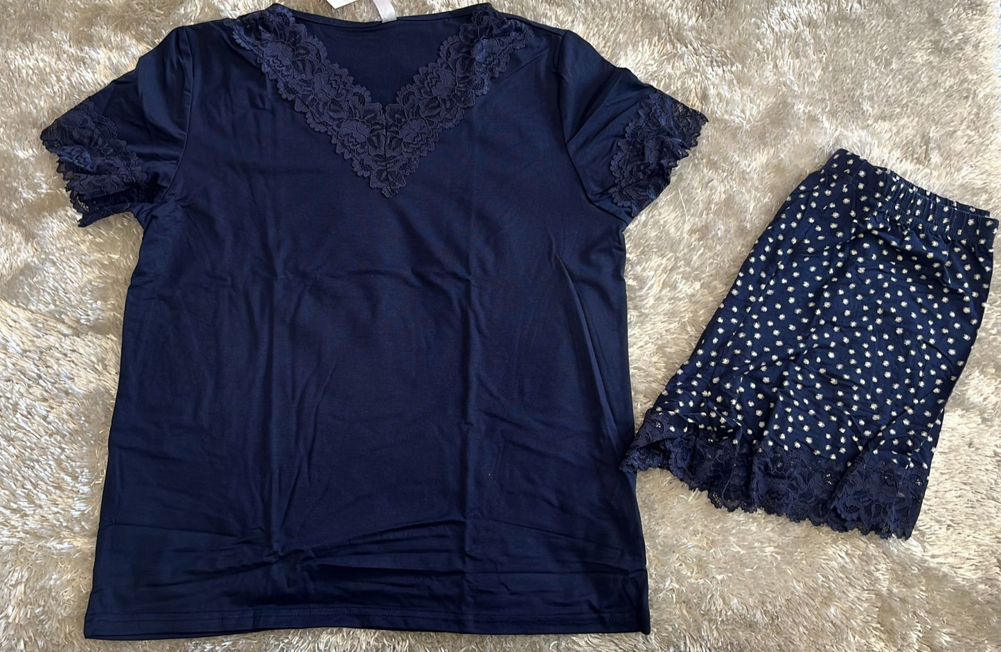 Pigiama donna in cotone elasticizzato mezza manica e pantaloncini con rifiniture in merletto