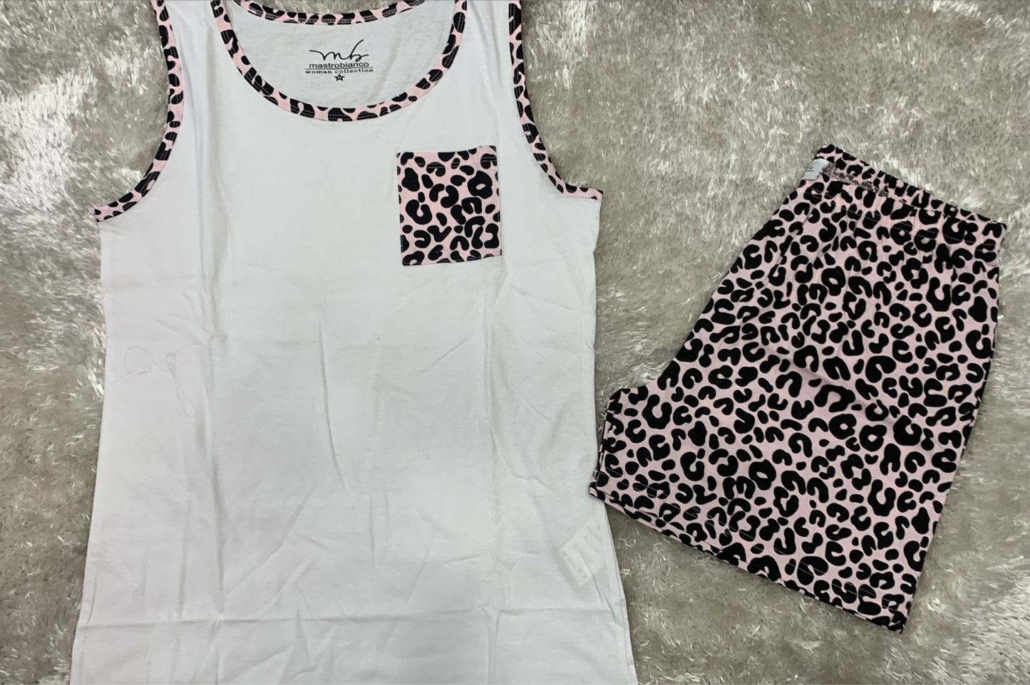 pigiama donna in cotone spalla larga e pantaloncini  fantasia leopardata