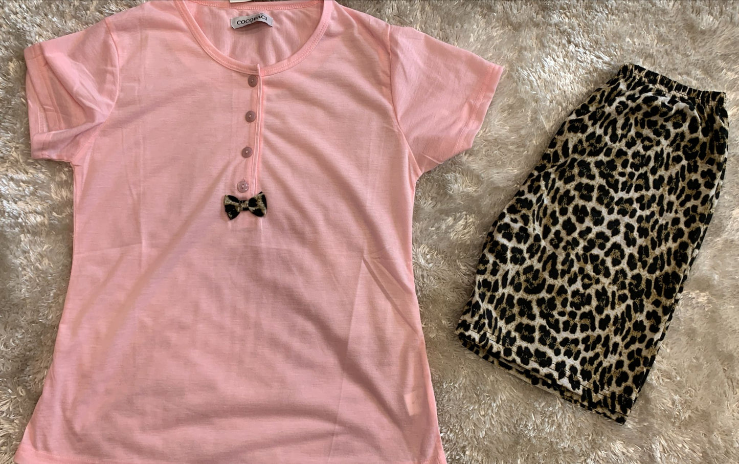 pigiama donna in cotone con apertura di 4 bottoncini e fiocco leopardato