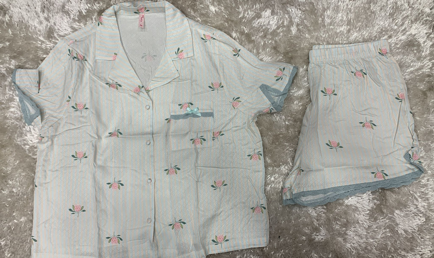 pigiama donna in cotone aperto avanti con taschino lato cuore e pantaloncini  fantasia rose