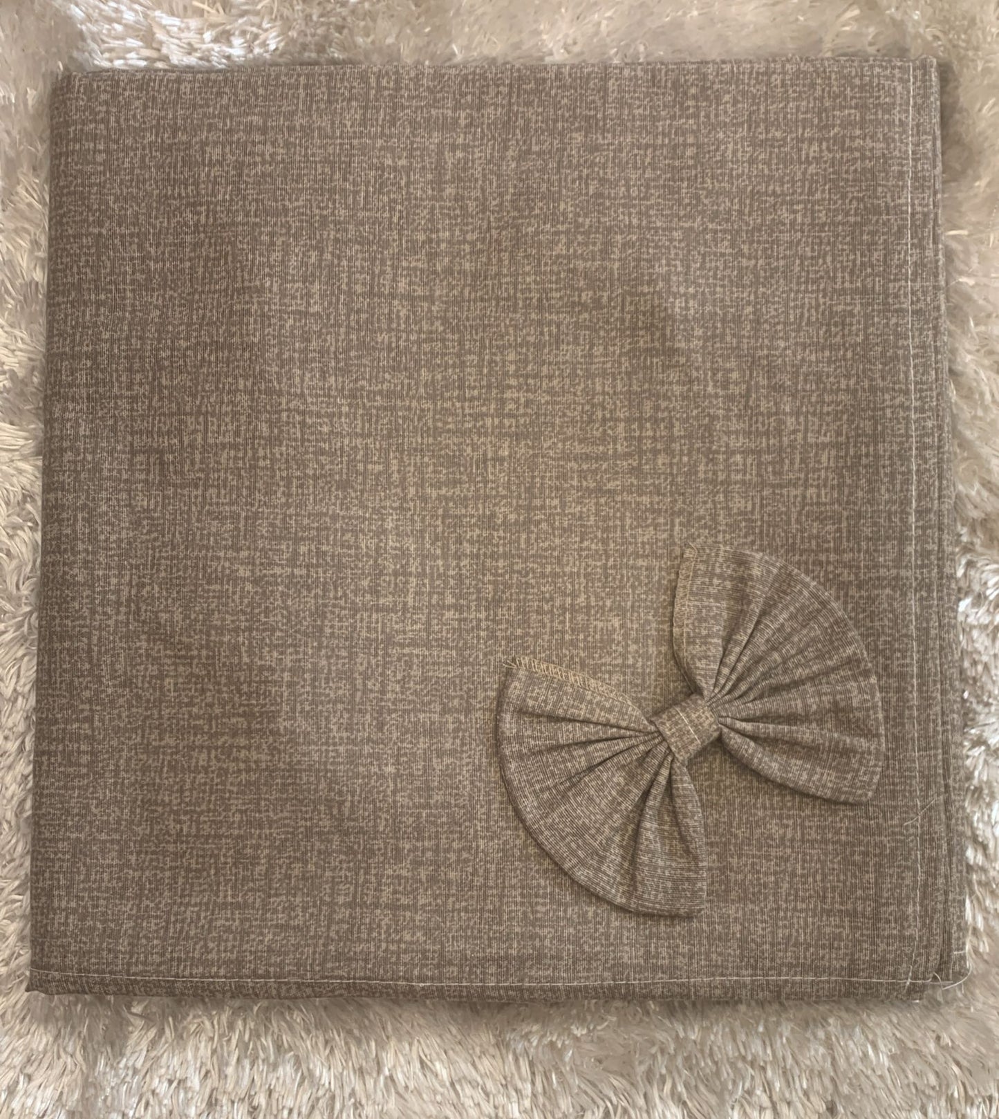 copritavolo in cotone con applicazione fiocchi x12 misura 140x240