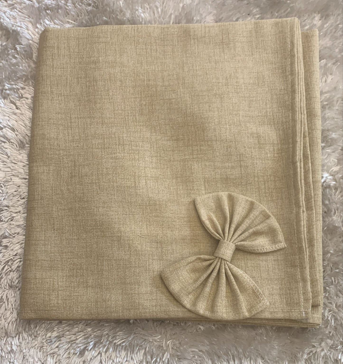 copritavolo in cotone x 6 posti con applicazione fiocchi  140x180 cm