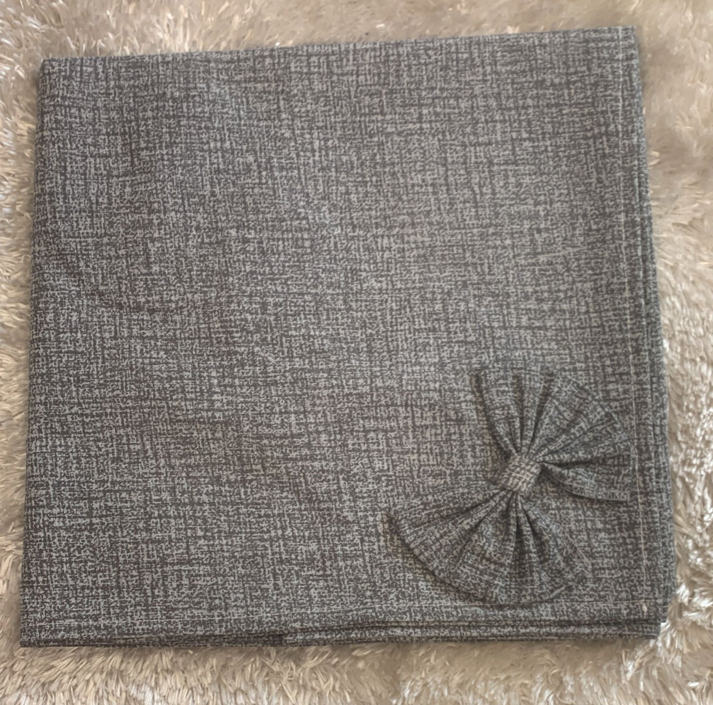 copritavolo in cotone x 6 posti con applicazione fiocchi  140x180 cm
