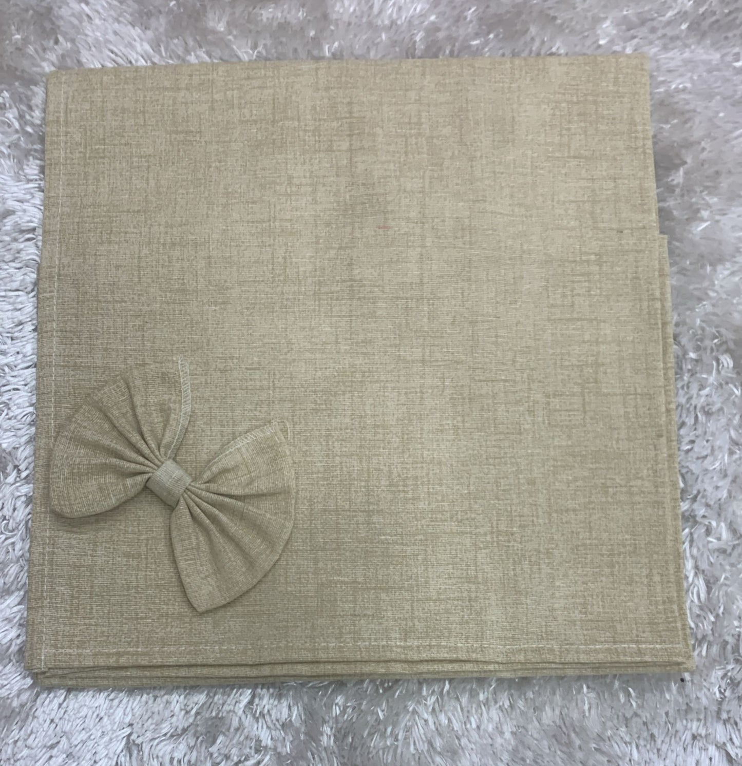 centrotavola in cotone con applicazione  fiocco 90x90