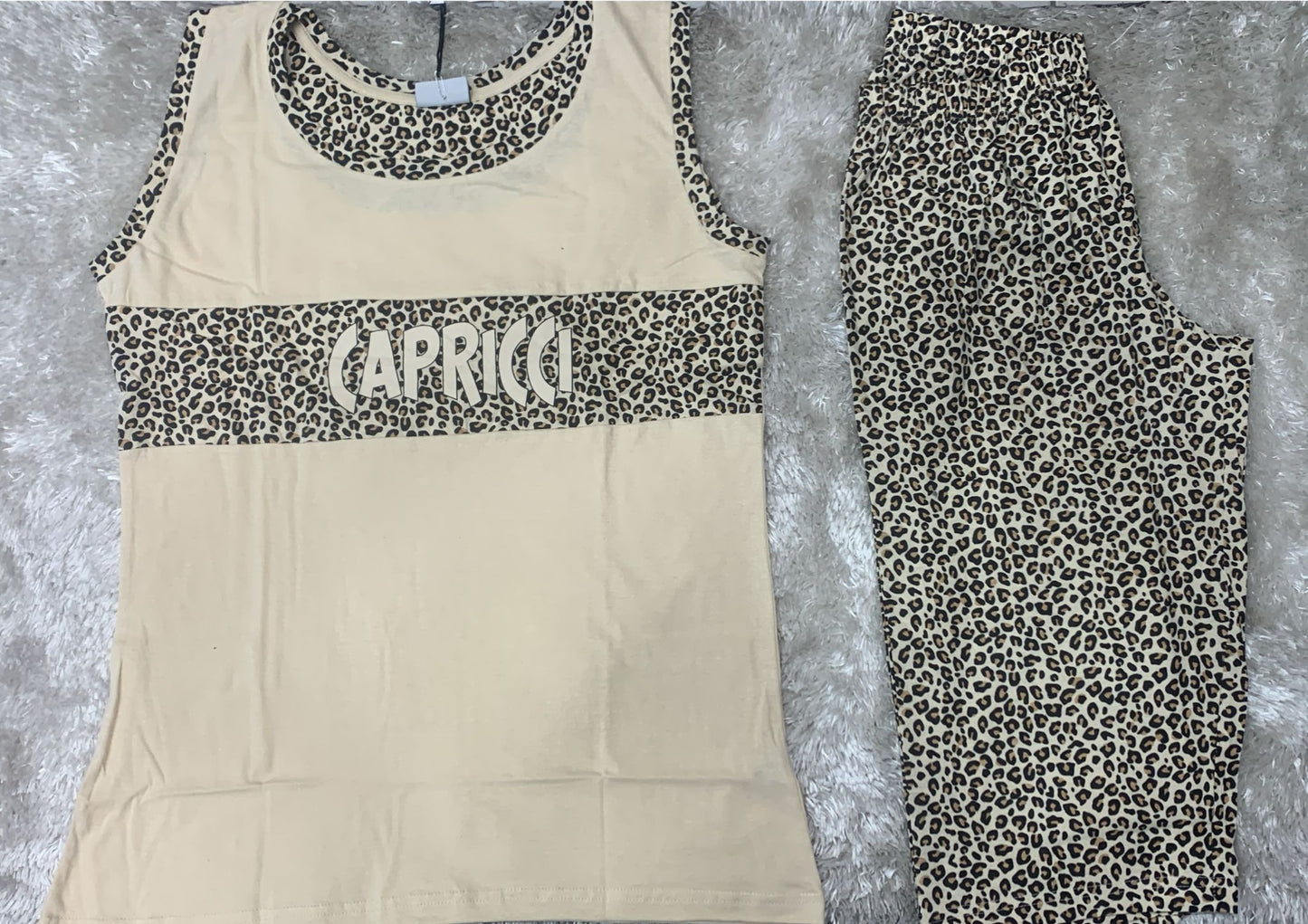 pigiama donna in cotone scatolato spalla larga e pinocchietto  fantasia leopardata