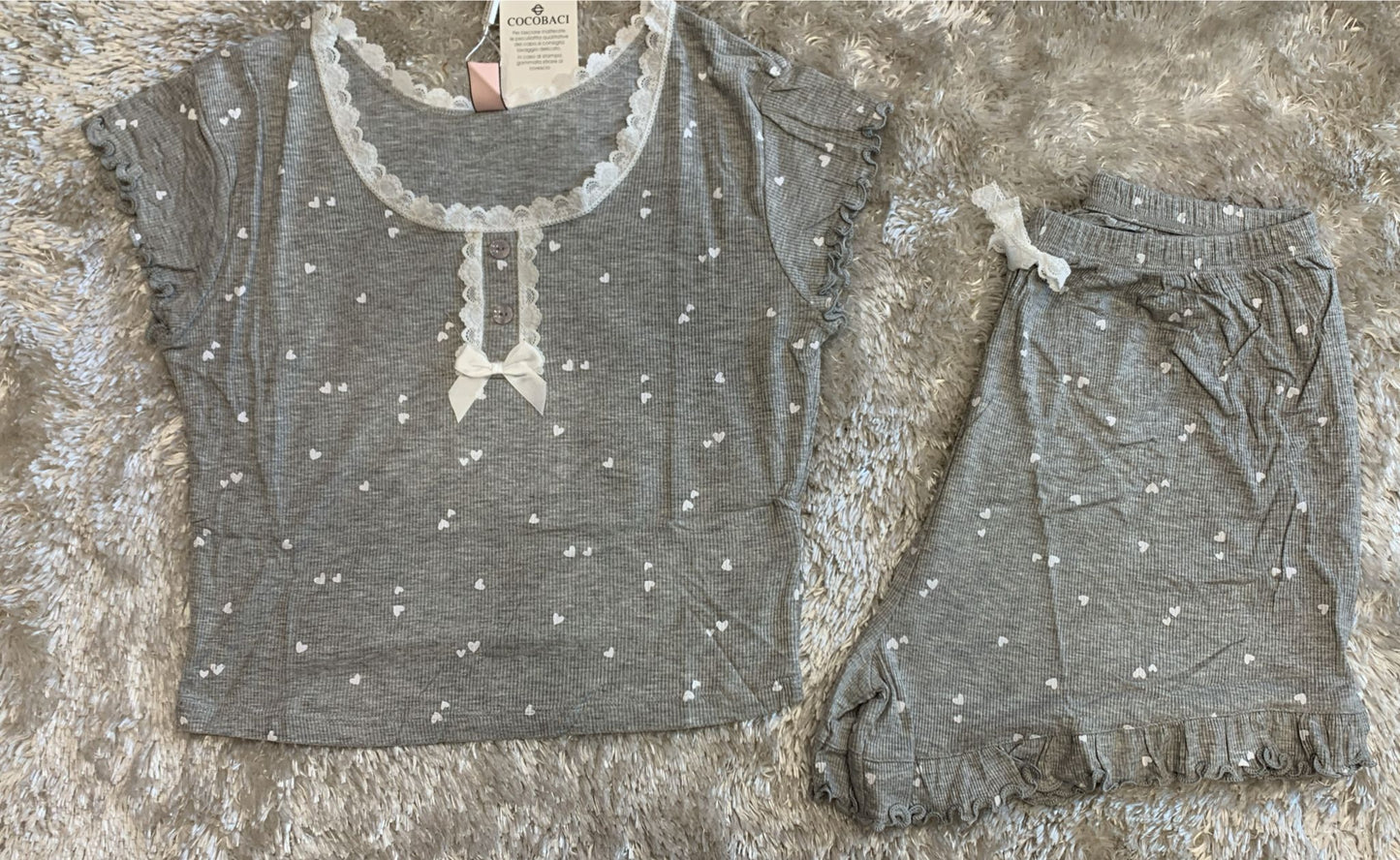 pigiama donna a costine con finta abbottonatura top crop e pantaloncini  fantasia cuori