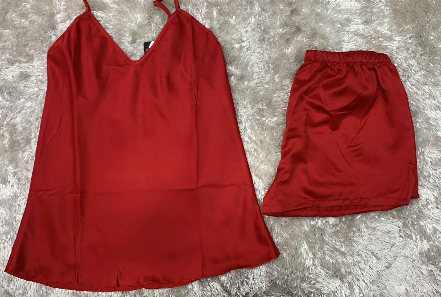 Pigiama donna in raso tinta unita con bretellina e pantaloncini