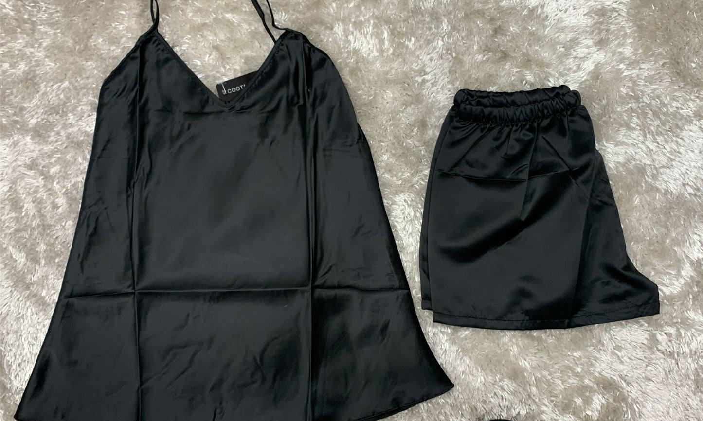 Pigiama donna in raso tinta unita con bretellina e pantaloncini