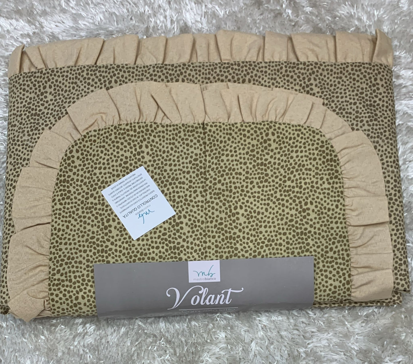 completo letto matrimoniale in policotone con volant  composto da lenzuolo di sopra 240x280cm lenzuolo di sotto con angoli 175x200cm federe 50x80 cm