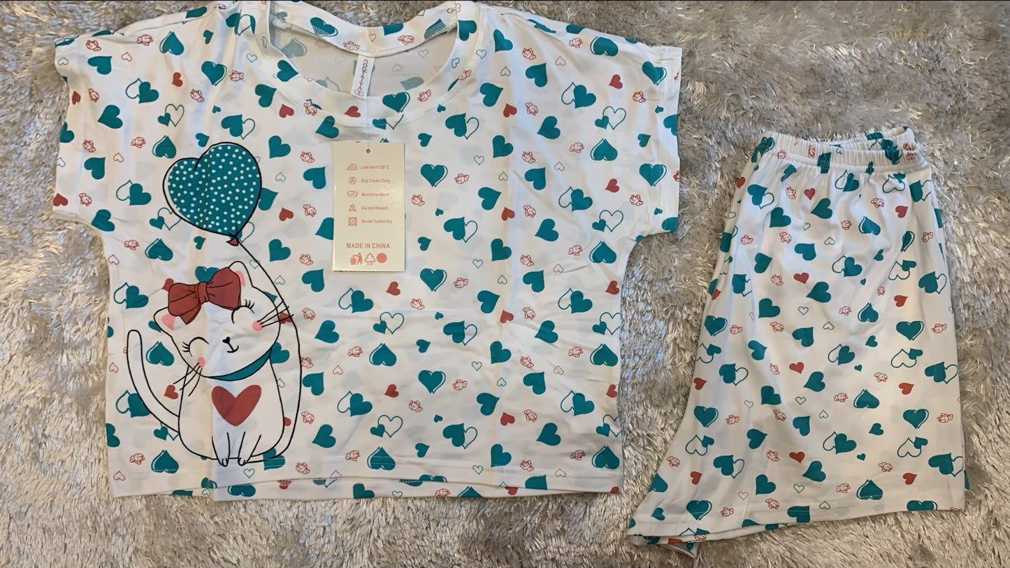 pigiama mezza manica crop top e pantaloncini  fantasia cuori e gattino