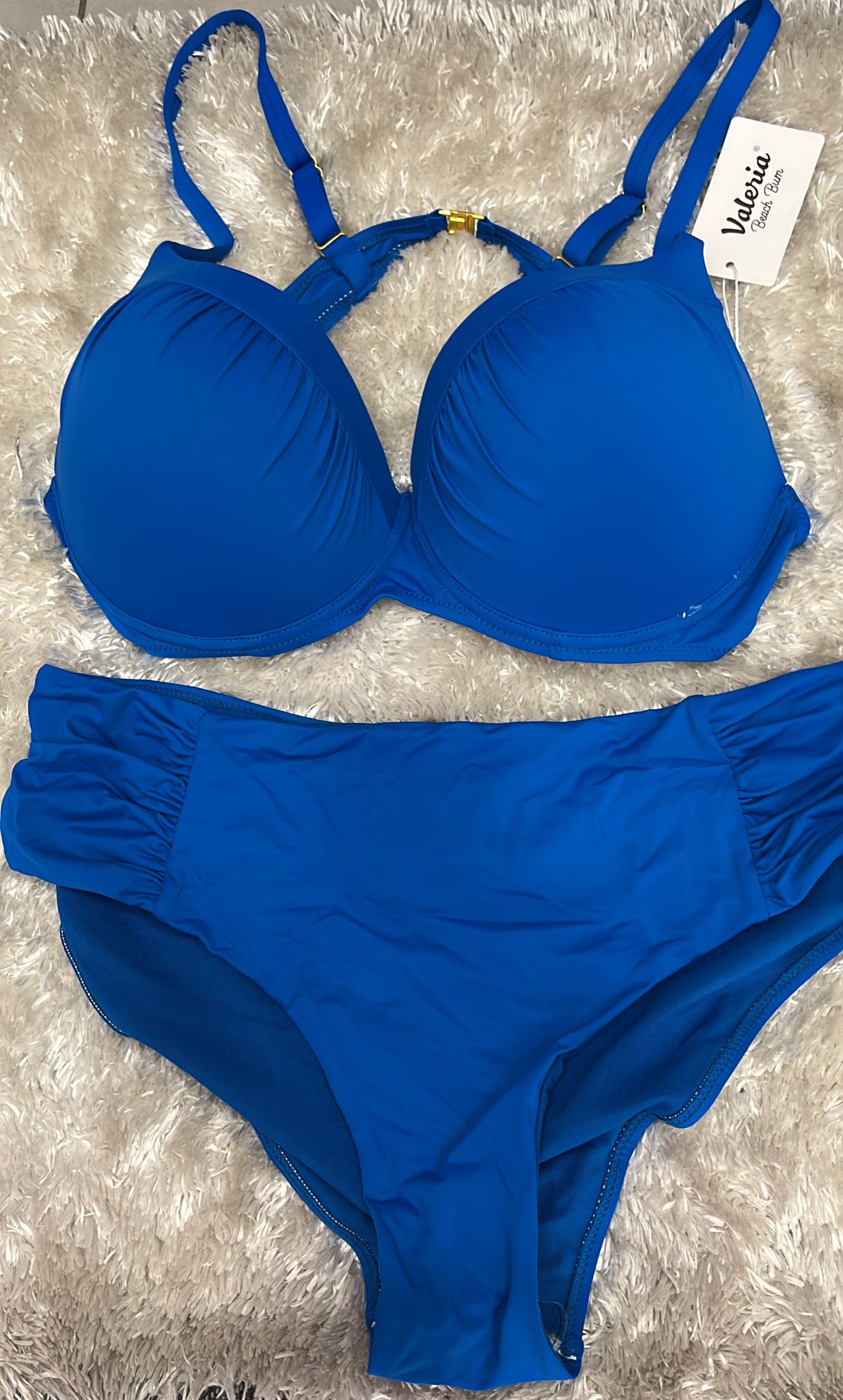 Costume con coppe e bretelline regolabili con slip vita alta calibrato ( l'articolo non può essere cambiato )