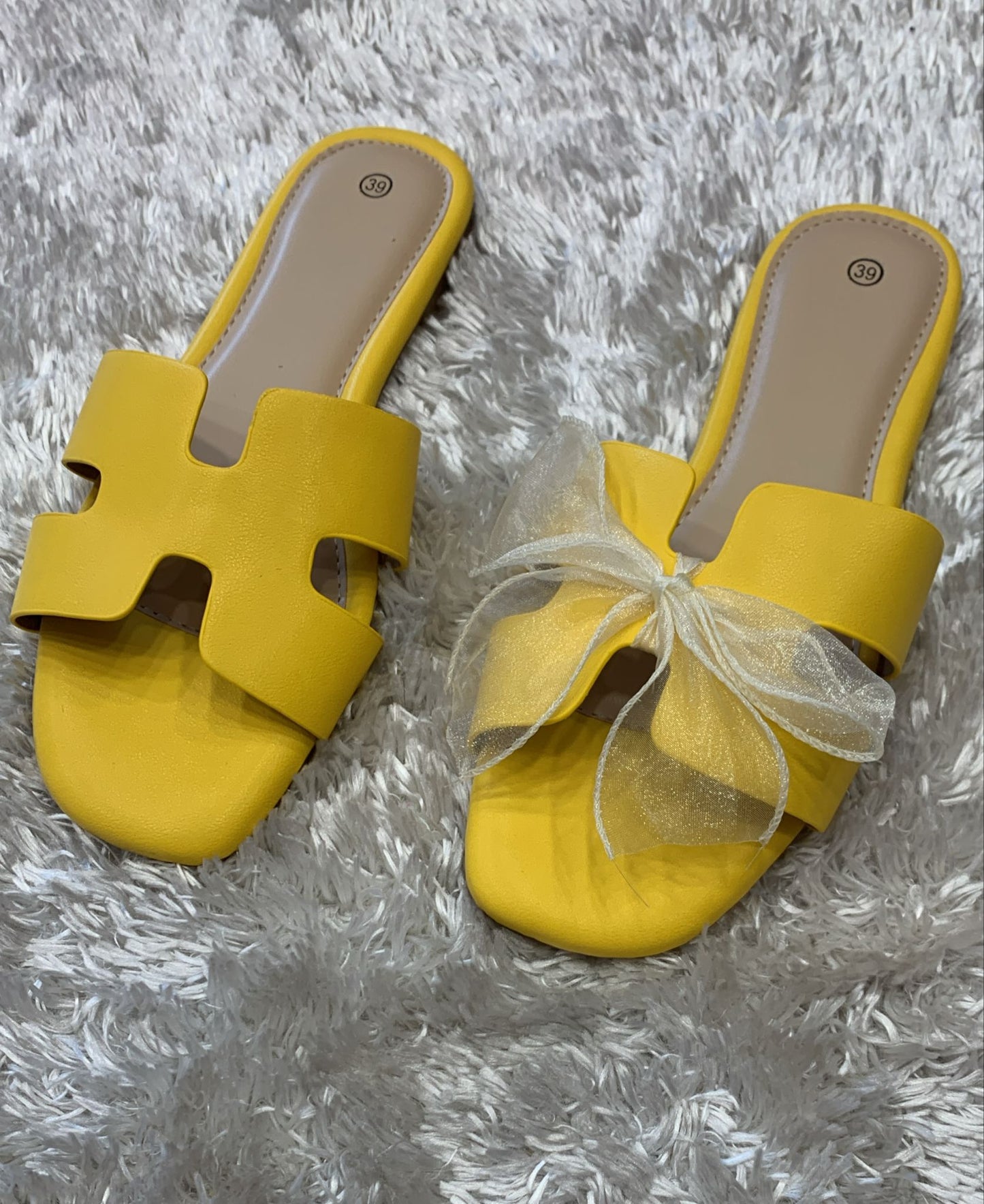 Ciabatte modello H con fiocchetto removibile per completare i tuoi outfit alla moda