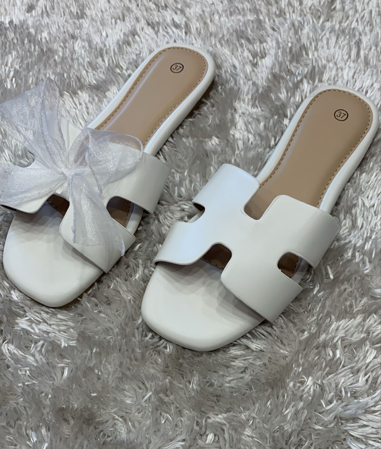 Ciabatte modello H con fiocchetto removibile per completare i tuoi outfit alla moda