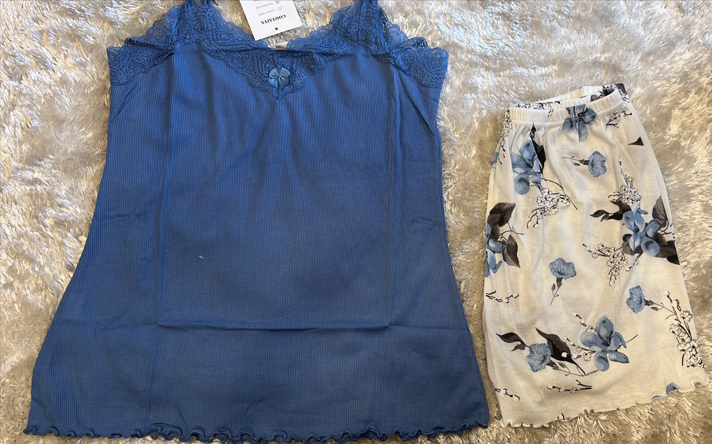 Pigiama donna bretellina con scollo a pizzo e pantaloncini a costine  Fantasia fiori