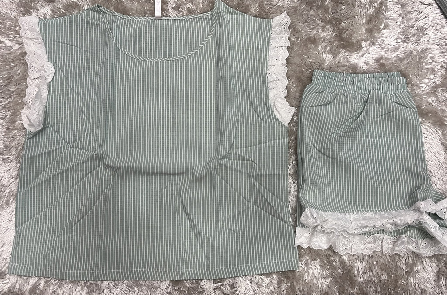 Pigiama donna in cotone spalla larga con rifiniture e pantaloncini con rifiniture in pizzo