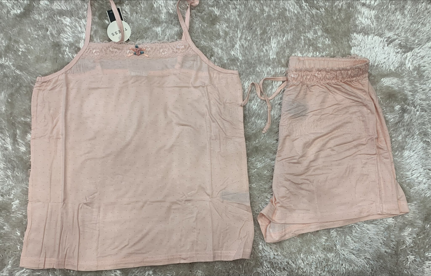 pigiama donna bretellina e pantaloncino in cotone elasticizzato  con rifiniture al seno e roseline in rilievo