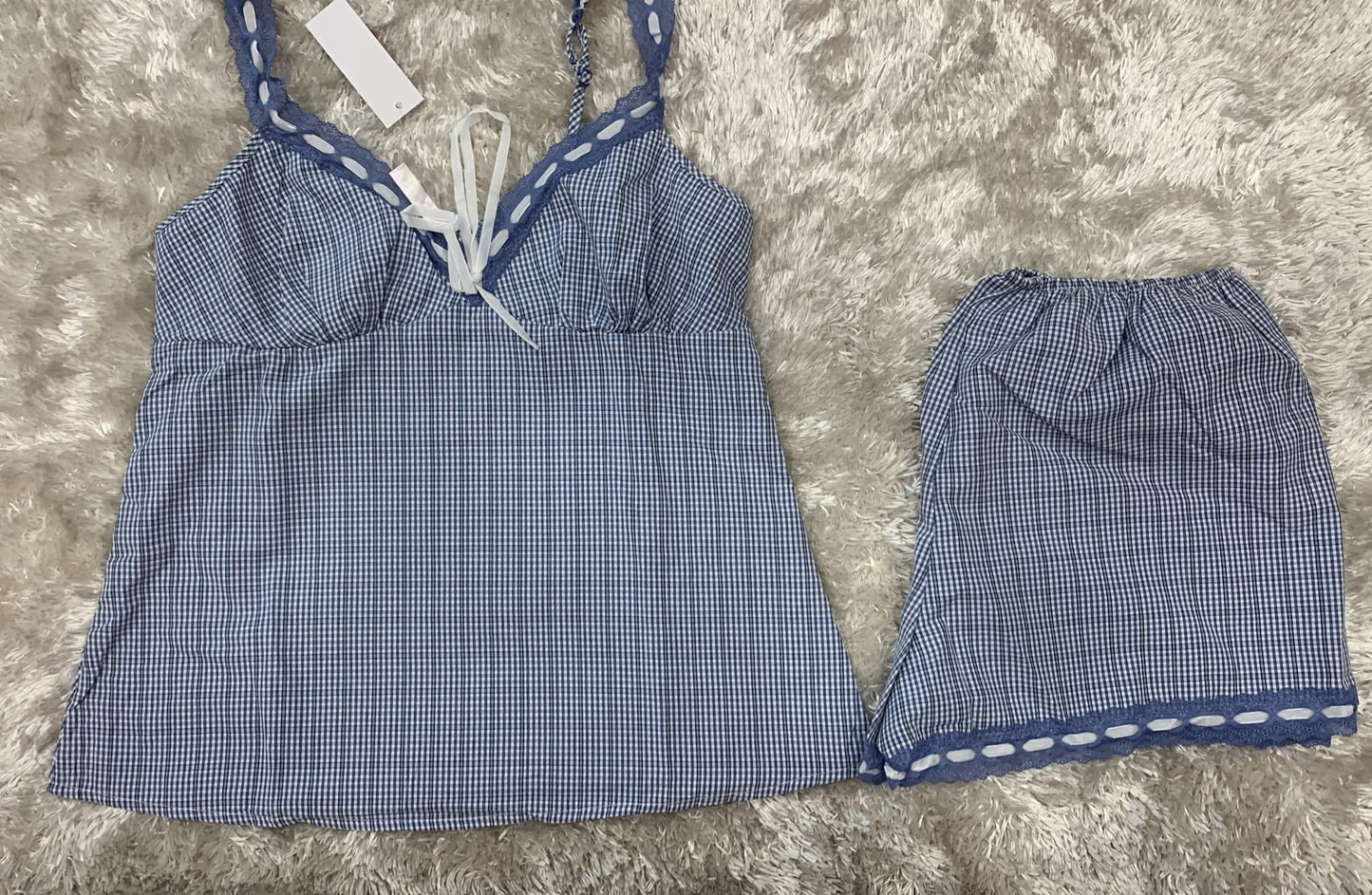 pigiama donna a bretelline e pantaloncini in cotone con bordino in merletto e nastrino