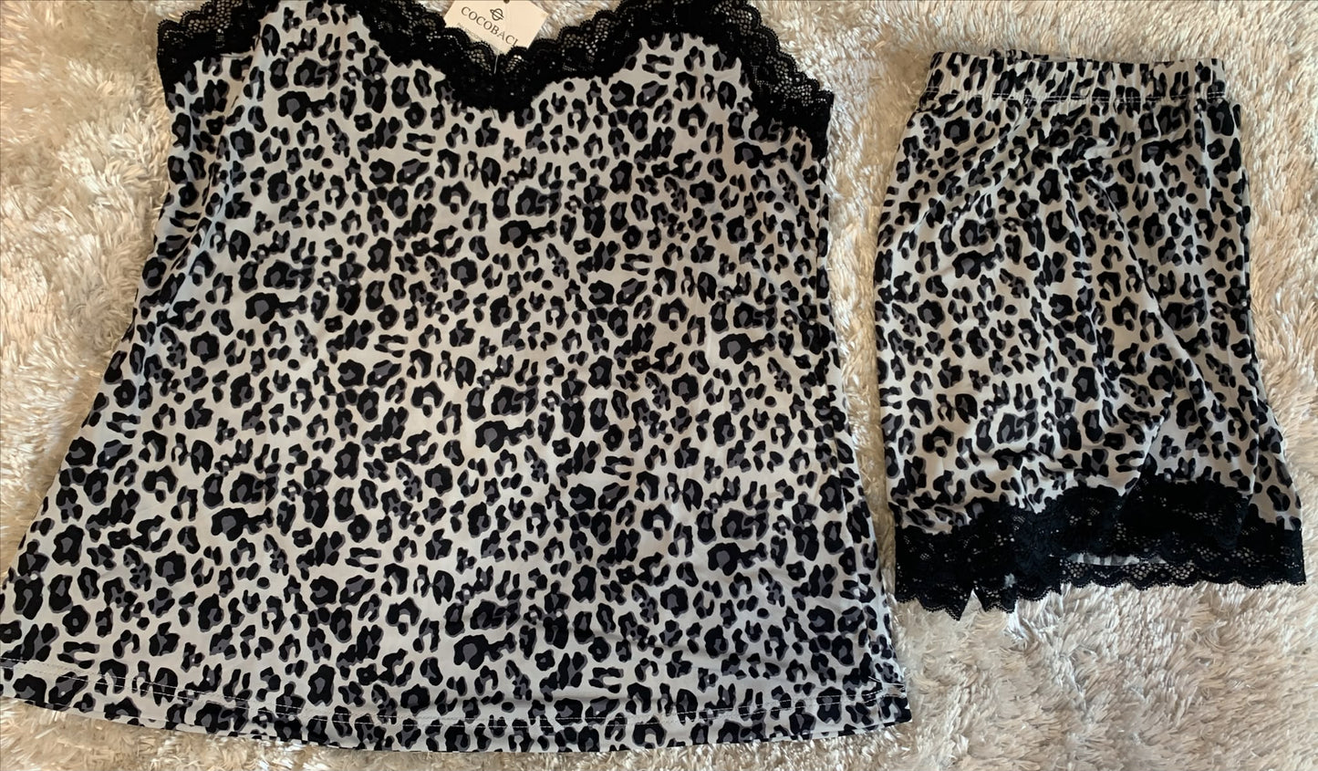 pigiama donna in licra con bretelline regolabili e pantaloncini con rifiniture in merletto  fantasia leopardata fluo