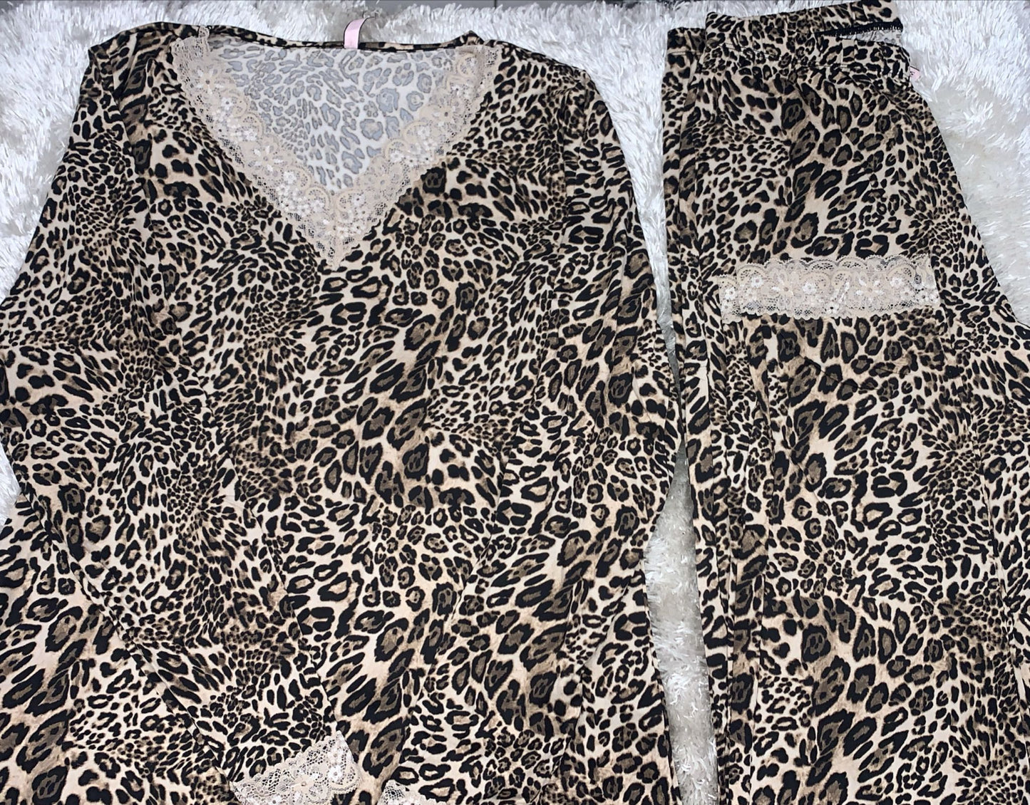pigiama donna scollo v in cotone elasticizzato comodo per la sua vestibilità  fantasia maculato