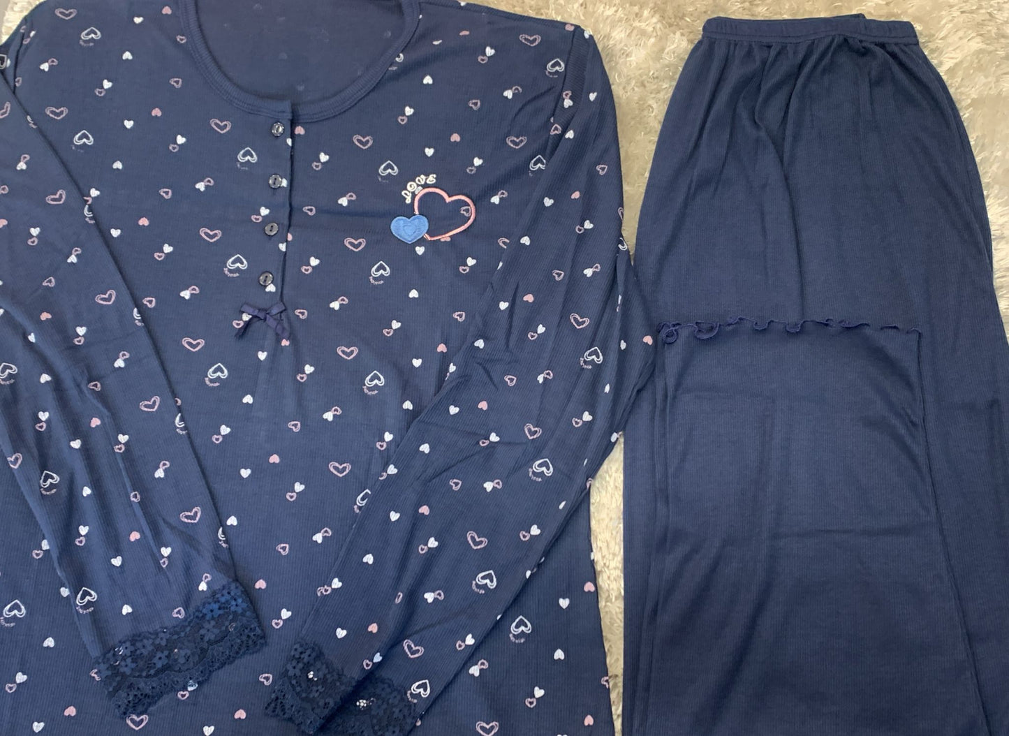 pigiama  donna calibrato con apertura  4 bottoncini a costine  fantasia cuori