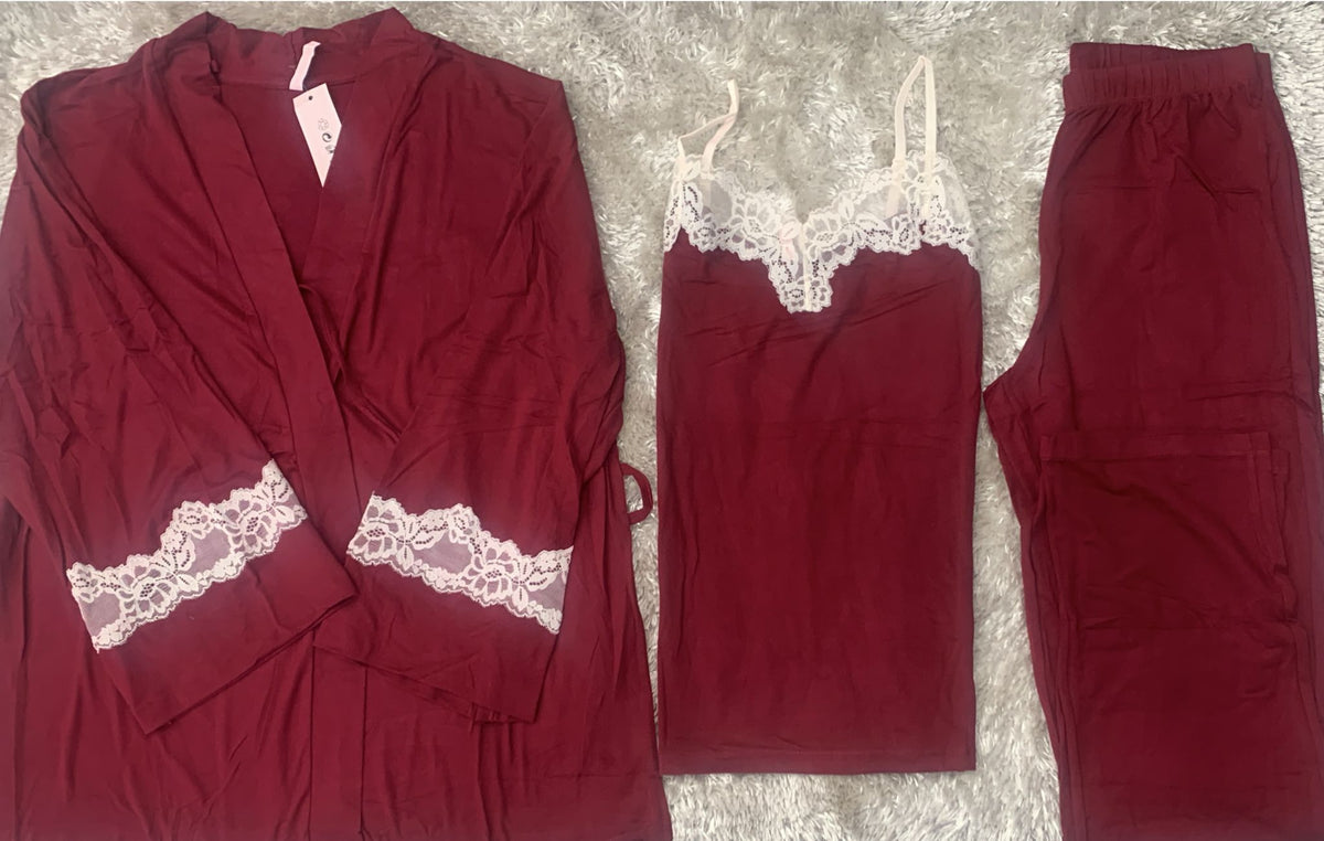 pigiama donna a tre pezzi in cotone elasticizzato composto da vestaglia ,canotta con rifiniture in merletto e pantaloni  tinta unita