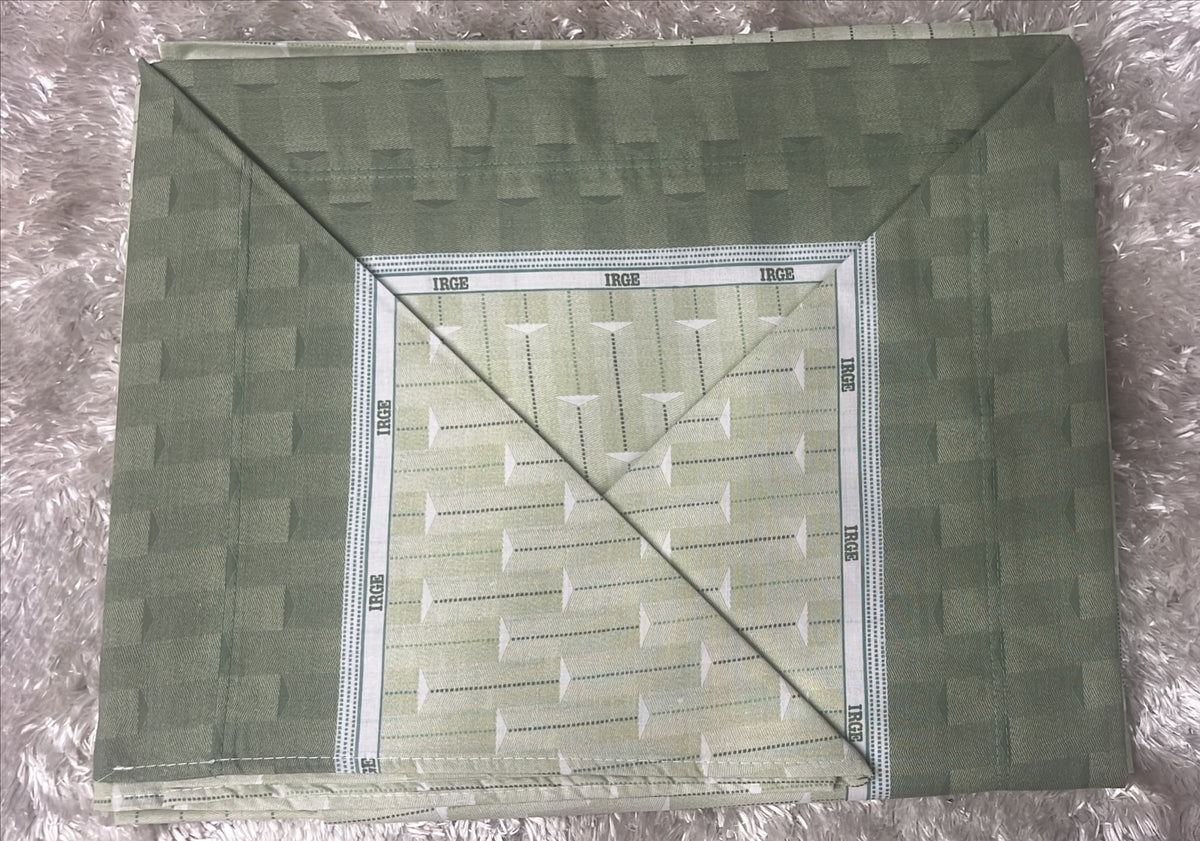 Completo letto matrimoniale in cotone  Lenzuolo di sopra 250x290cm Lenzuola di sotto con angoli maxi 175x200cm  2 federe 50x80 cm