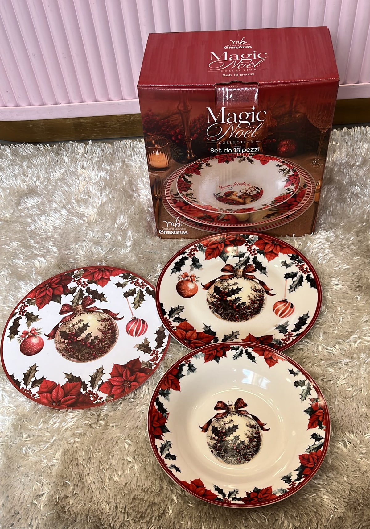 Set di  18 pezzi piatti  Composto da 6 piatti piani 23cm in ceramica  6 piatti fondi 20cm in ceramica  E 6 sotto piatto plastificato