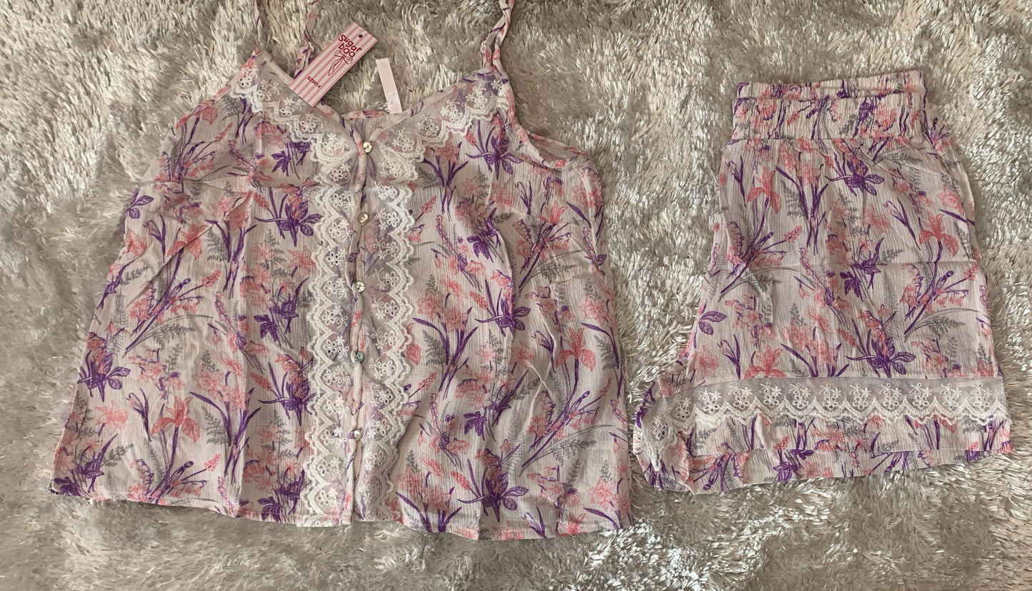 pigiama donna a costine bretellina aperto avanti e pantaloncini con rifiniture in merletto  fantasia fiori ( l'articolo non può essere cambiato )