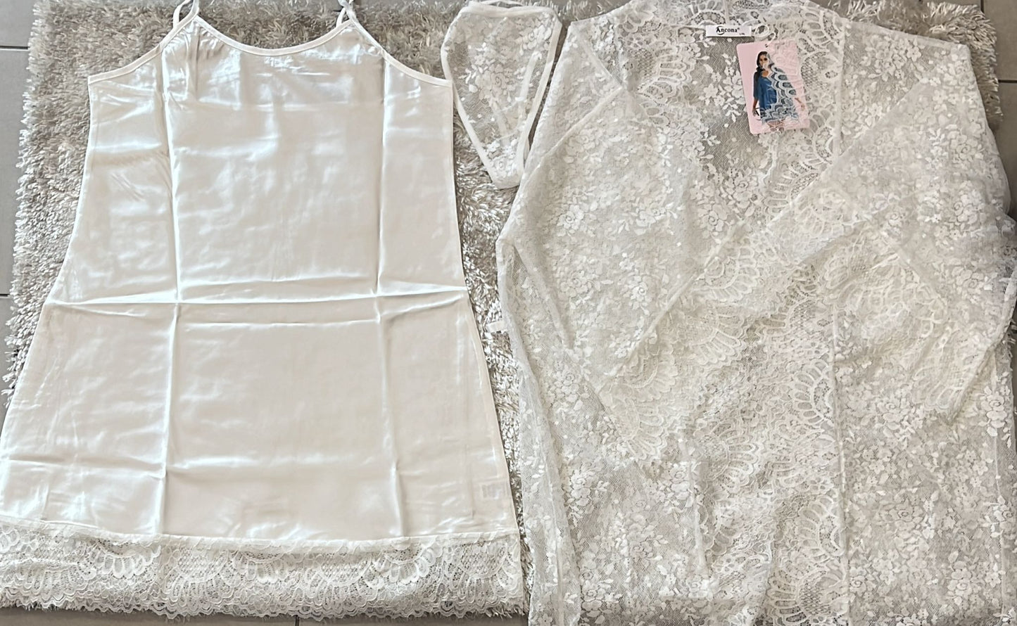 Set raso con sottana più kimono in pizzo più perizoma in pizzo