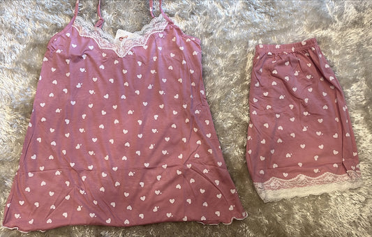 Pigiama donna bretellina con scollo in merletto e pantaloncini con rifiniture in merletto  Fantasia cuoricini