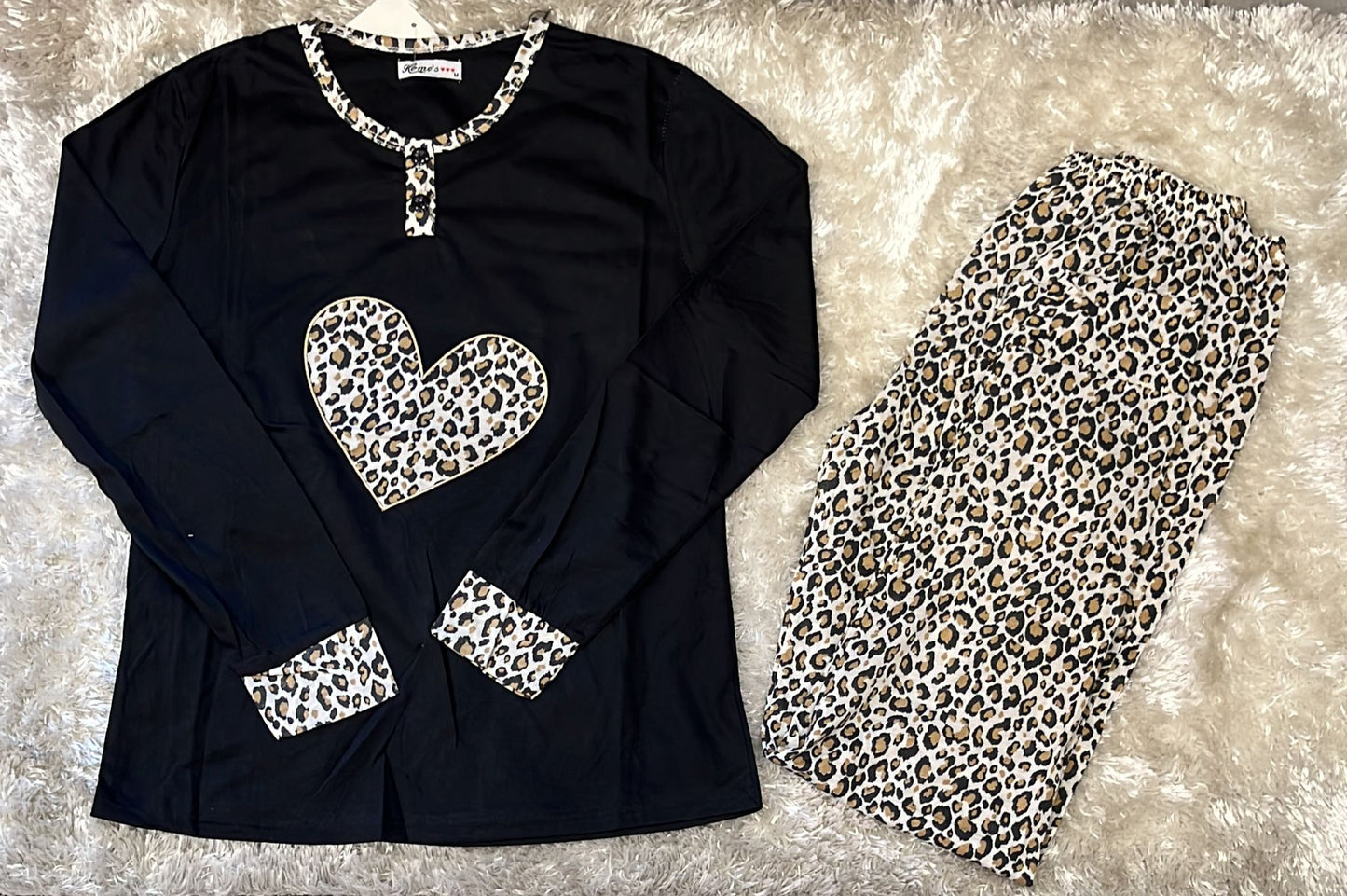 Pigiama donna in cotone  Con due bottoncini  Fantasia cuore leopardato