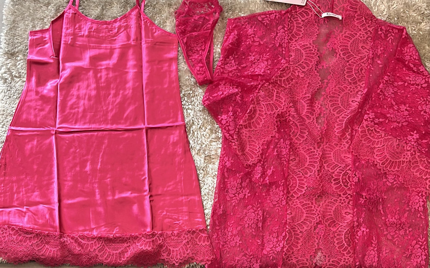 Set raso con sottana più kimono in pizzo più perizoma in pizzo