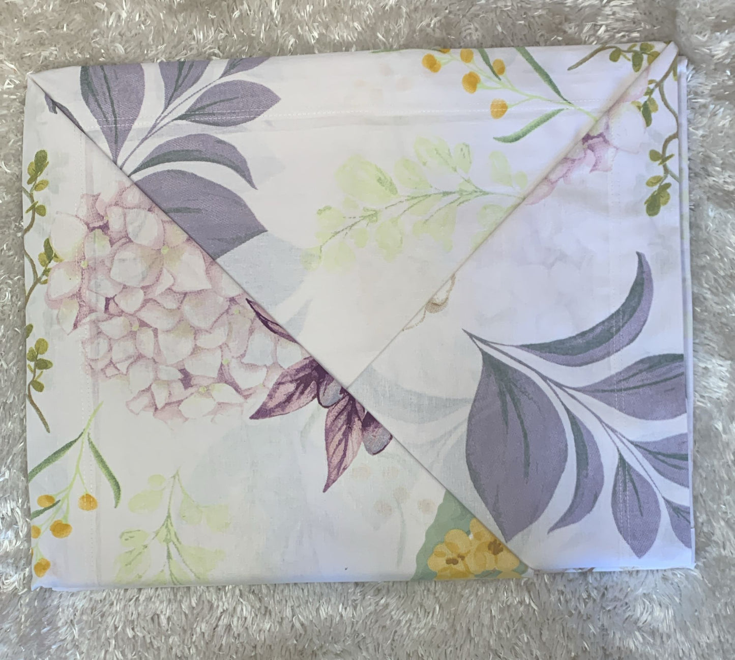 completo letto matrimoniale in cotone composto da  lenzuola di sopra 240x290 lenzuolo di sotto con angoli 170x200cm e due federe 52x82cm  fantasia floreale