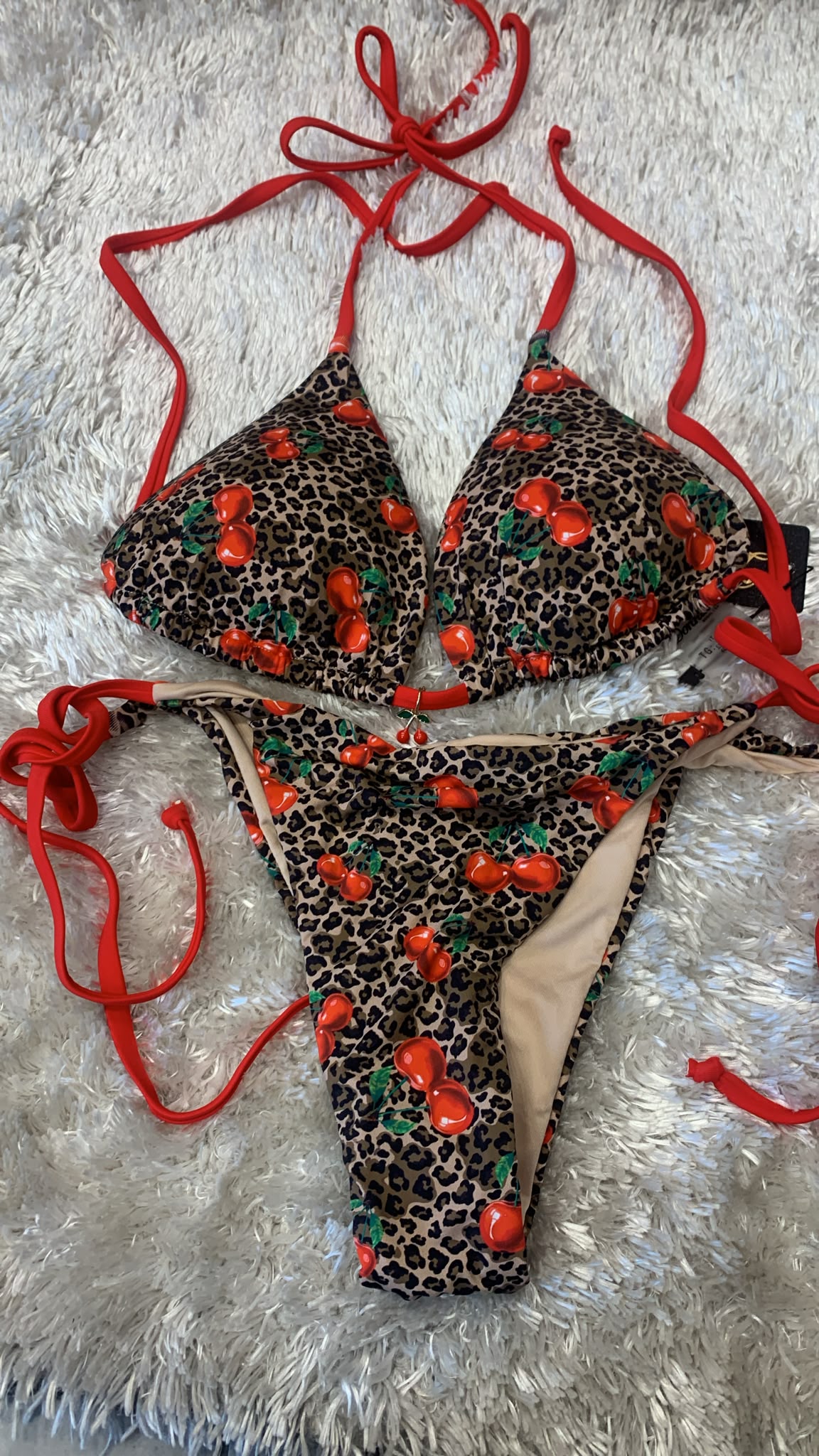 costume a triangolino con coppa e brasiliano mod ibiza fantasia ciliegie e leopardato ( l'articolo non può essere cambiato )