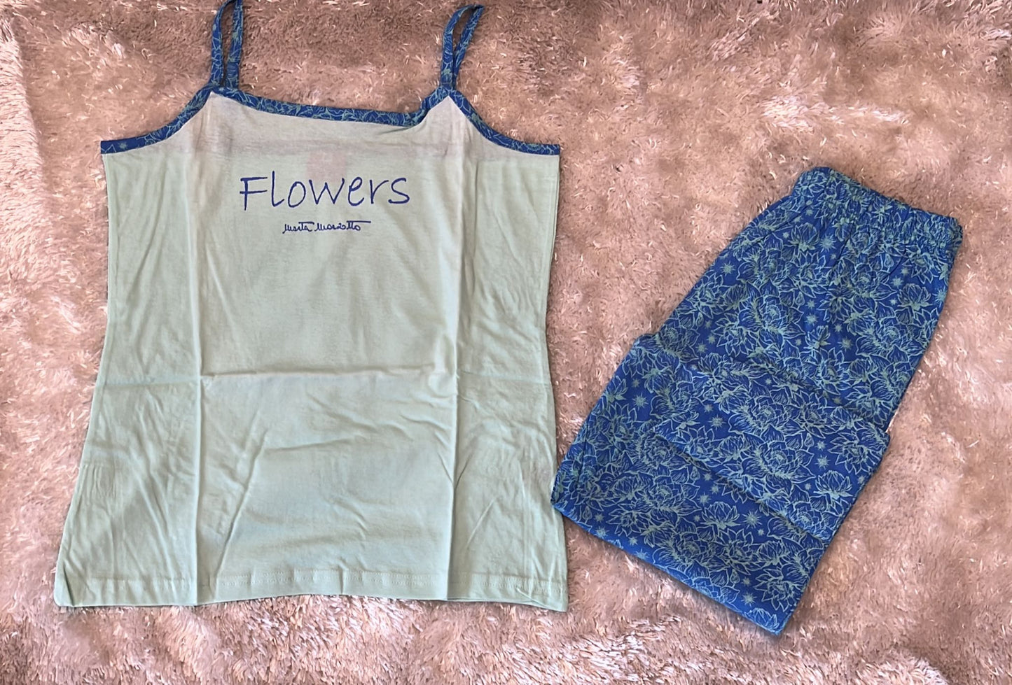 Pigiama donna in cotone bretellina regolabile e pinocchietto 100% cotone  Fantasia due cuori