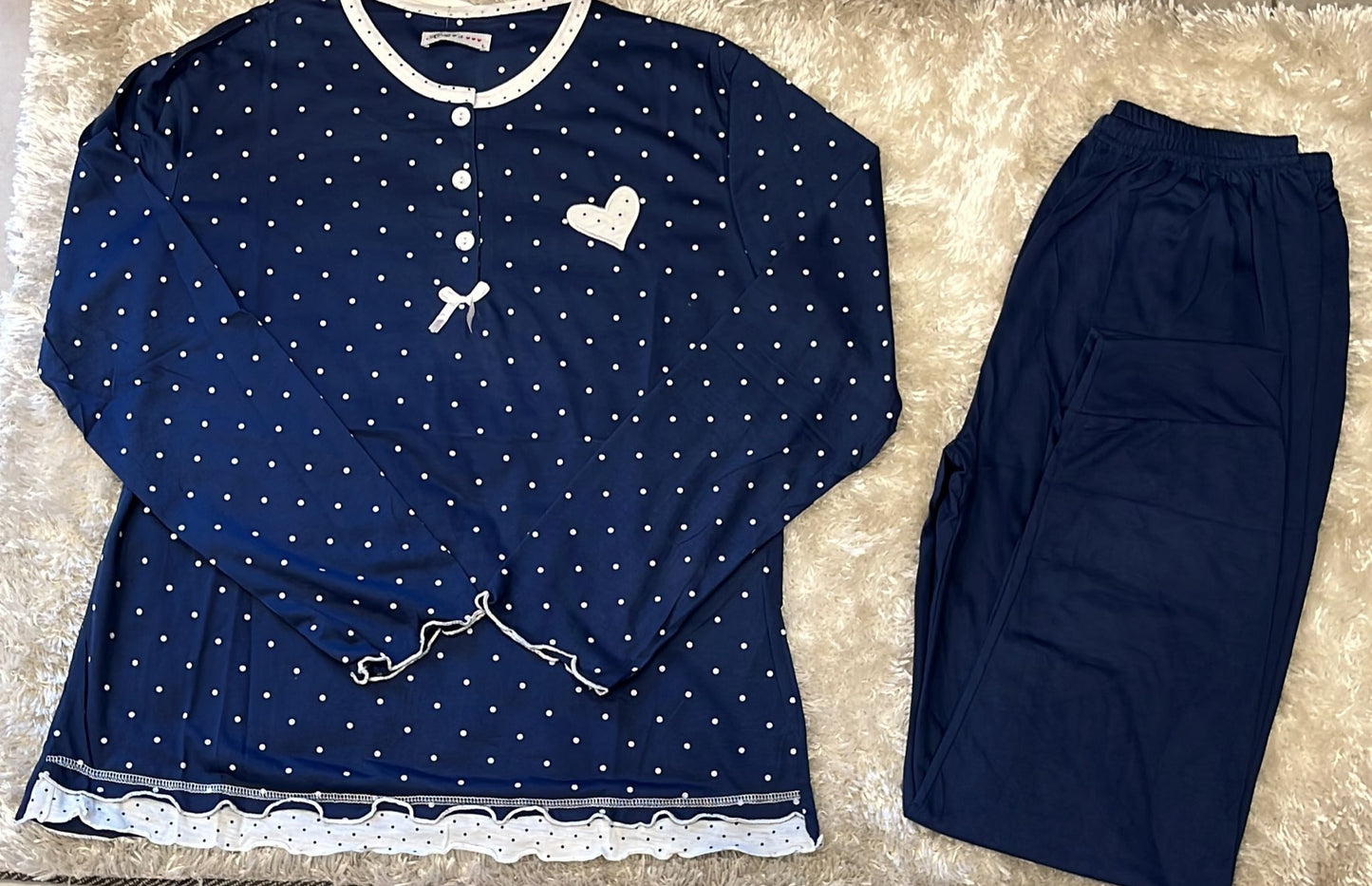 Pigiama donna in cotone con 3 bottoncini E pantalone con polsini Fantasia pois e volant