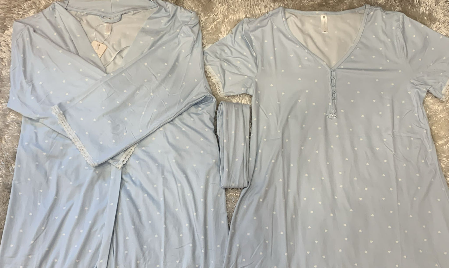 vestaglia a tre quarti con camicia a pois a cuoricino e cinta  con rifiniture in pizzo