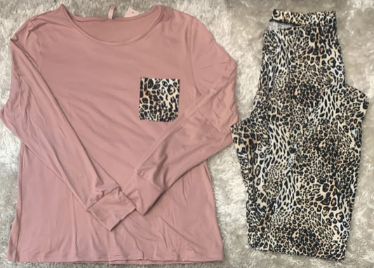 pigiama donna cotone elasticizzato con taschino lato cuore leopardato super comodo per la sua vestibilità