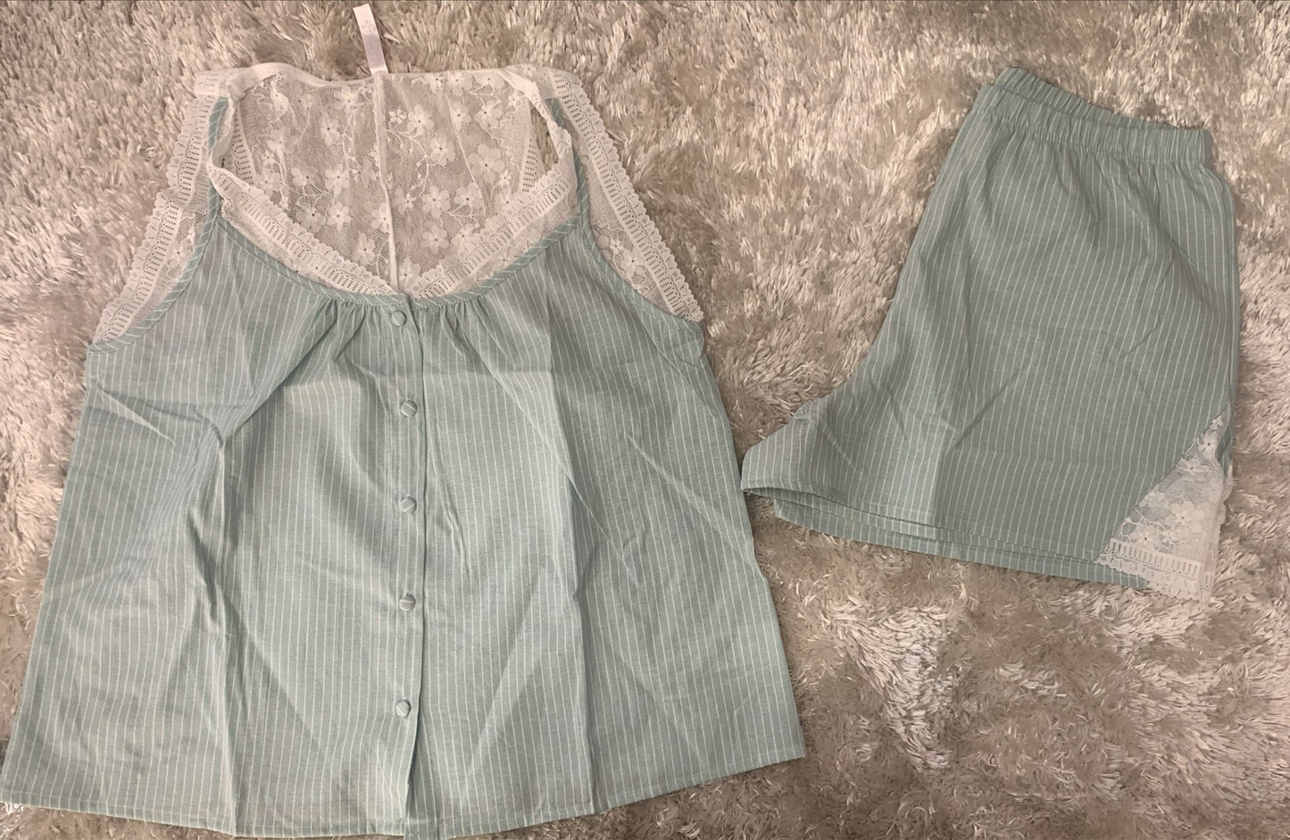 pigiama donna in cotone aperto avanti  spalla larga con merletto alla schiena e pantaloncini