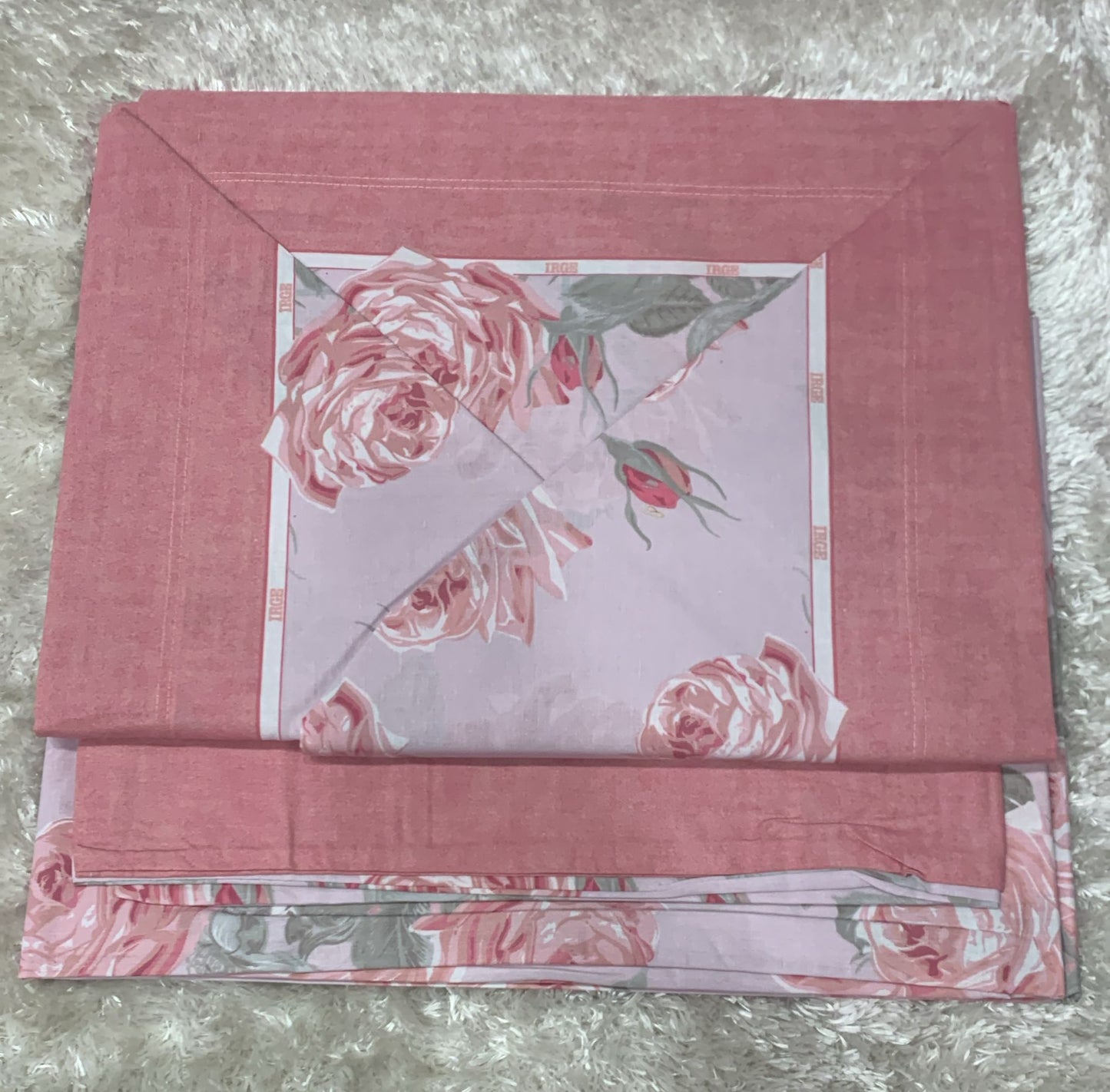 completo letto matrimoniale composto da  lenzuolo sopra 250x290cm lenzuolo sotto con angoli 175x200cm due federe 50x80cm