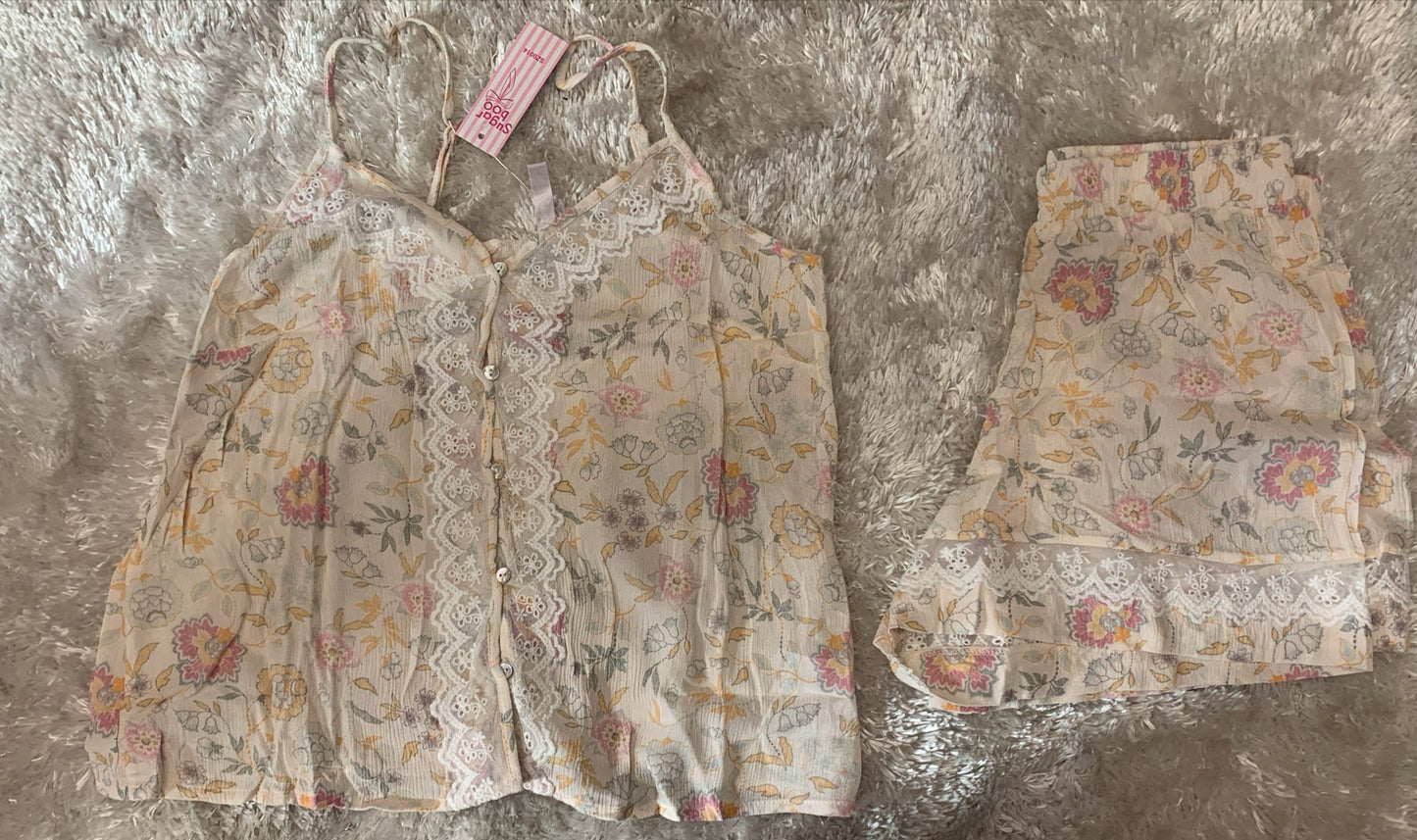 pigiama donna a costine bretellina aperto avanti e pantaloncini con rifiniture in merletto  fantasia fiori ( l'articolo non può essere cambiato )